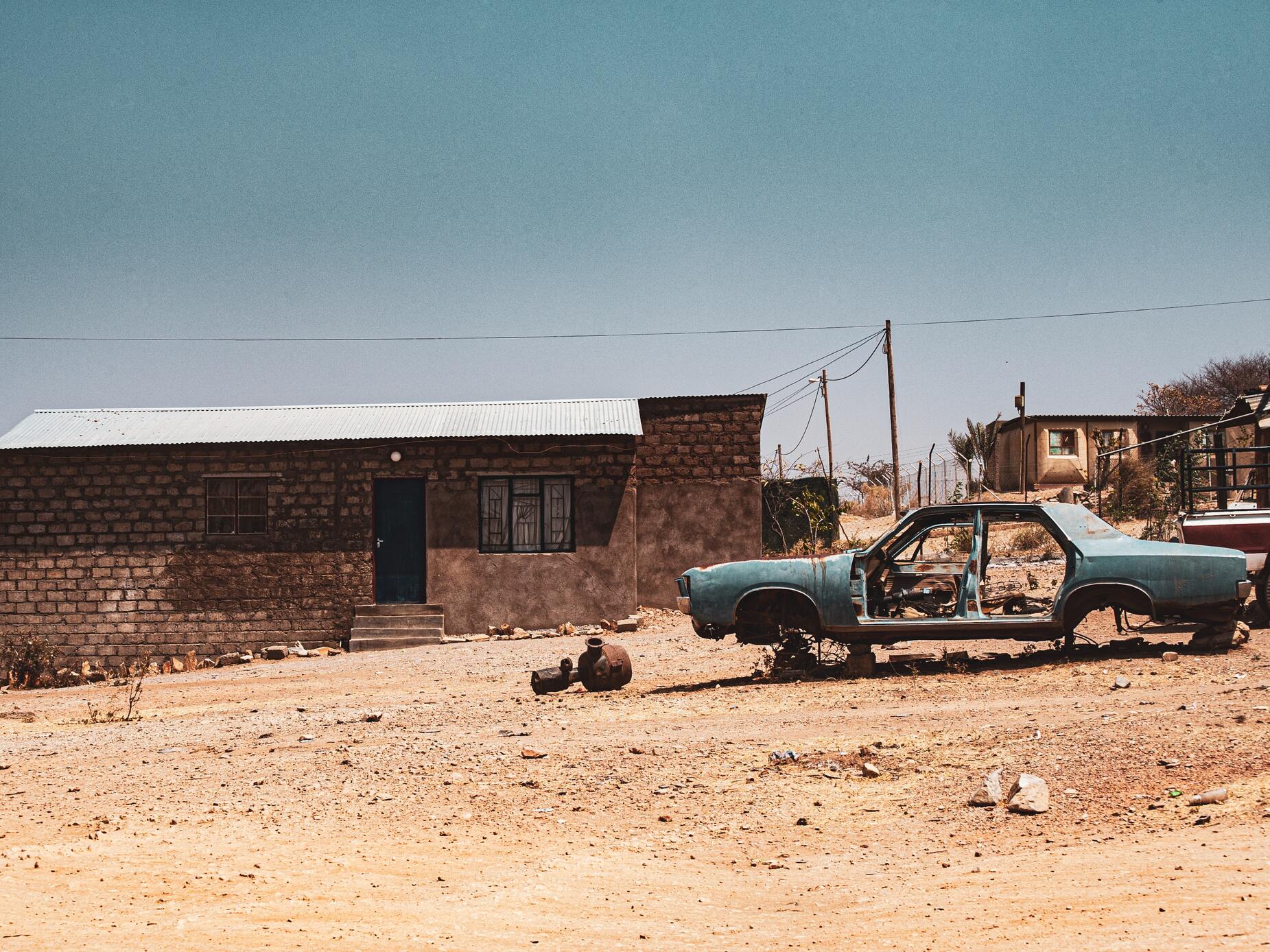 廃車　捨てられた車